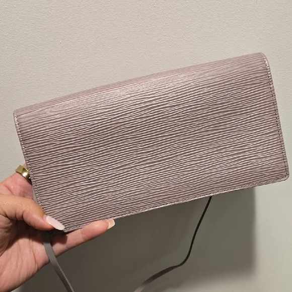 Louis Vuitton Lilac Epi Leather Honfleur Pochette Handbag - Picture 8 of 10